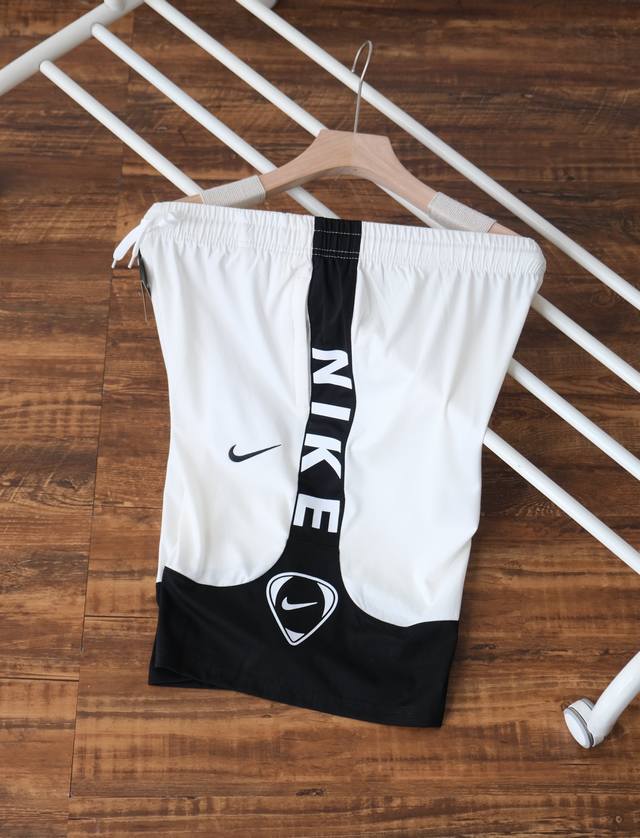 2025Nike新款短裤饱满刺绣牛奶般丝滑！ 轻盈透气耐克情侣款男女同款万针刺绣立体饱满钩子标男士休闲运动篮球裤篮球短裤运动短裤宽松大码 鬼佬订单多出来的面料加