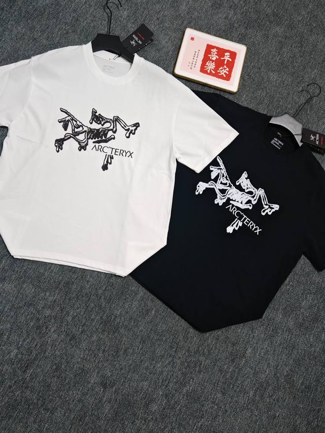 9644 Arc'teryx始祖鸟 个性字母Logo 休闲运动短袖T恤 -前幅的图案是始祖鸟设计款，印花采用进口胶浆工艺，经过对印刷网版进行技术处理，加了牢固度