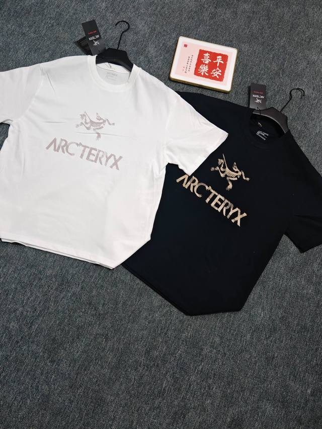 9653 Arc'teryx始祖鸟 个性字母Logo 休闲运动短袖T恤 -前幅的图案是始祖鸟设计款，印花采用进口胶浆工艺，经过对印刷网版进行技术处理，加了牢固度