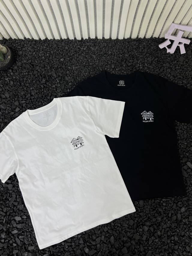 可隆 Kolon 韩国代购品质 户外运动休闲短袖T恤情侣款 夏日炎炎，一件舒适又时尚的短袖T恤必不可少，可隆这款短袖绝对是你的夏日救星！可隆作为知名户外品牌，以