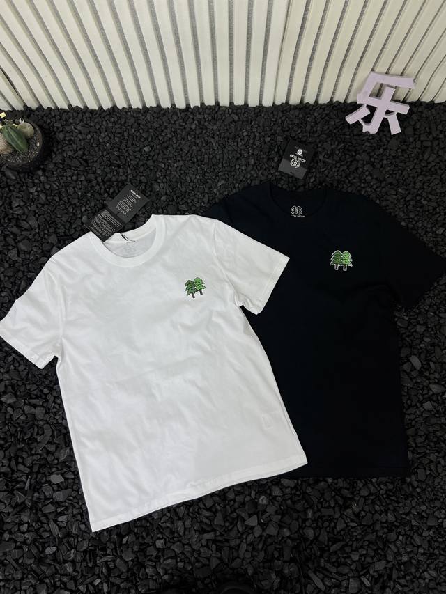 可隆 Kolon 25Ss柜子款夏季户外卡通印花运动休闲短袖T恤 夏日炎炎，一件舒适又时尚的短袖T恤必不可少，可隆这款短袖绝对是你的夏日救星！可隆作为知名户外品