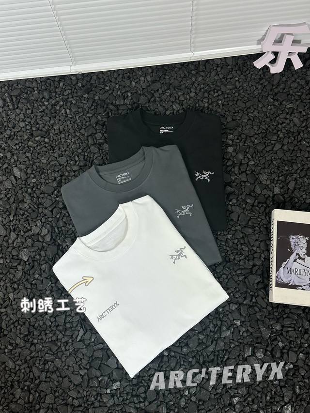 始祖鸟 Arc‘Teryx 24Ss夏季休闲简约款刺绣Logo圆领短袖T恤 月销量几千件的爆款 必须安排 上身有老板气质！！ 三色开启 Tough面料诞生于日本