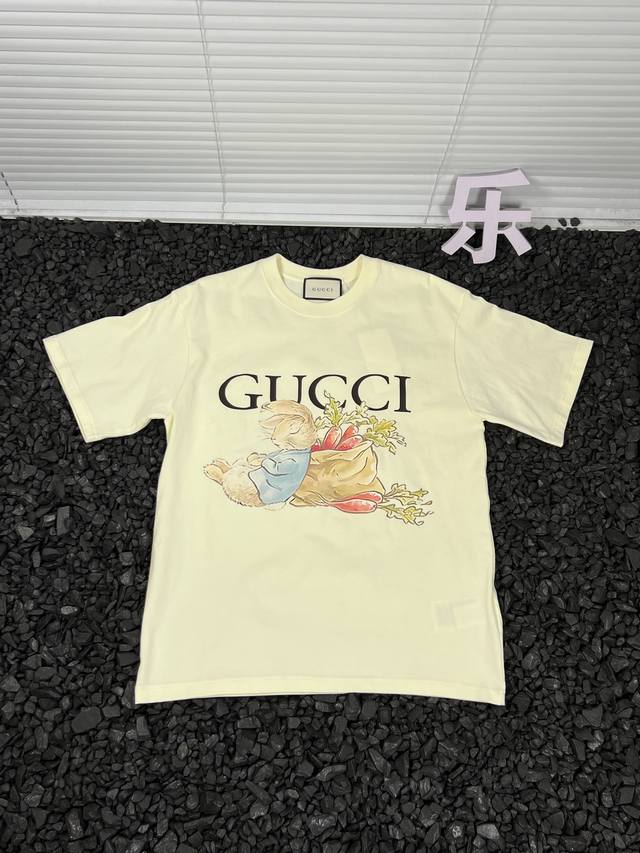 Gucci 古驰 纯色图案字母Logo印花圆领宽松休闲短袖T恤 原版面料 高版本 高品质 网红明星同款 原版定制面料 胸前Logo标识 定制定染 手感非常舒服