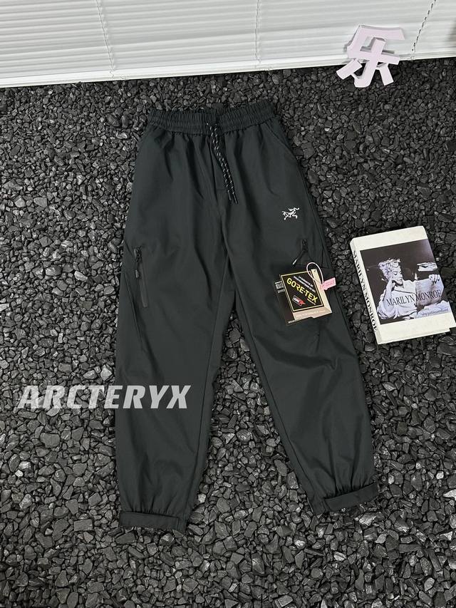 常青款 不下架 Arc'teryx 始祖鸟 多拉链户外机能裤美式防风防水束脚长裤 独家爆品 简洁设计 夏季必备 ，经典Logo 城市通勤户外旅行皆宜！也是最基础