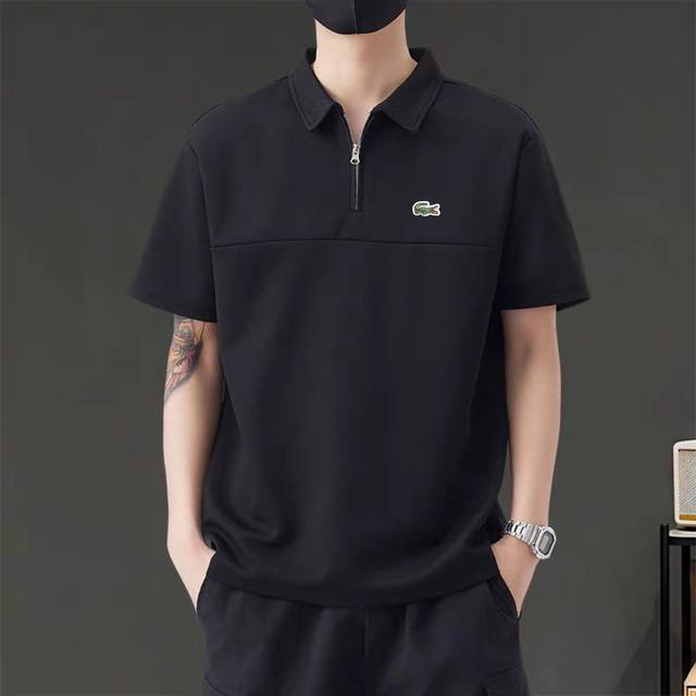 Lacoste 法国鳄鱼 海外拉链翻领爆高克重Polo！！时尚品味的拉链设计！！春夏不可缺少的时尚搭配服饰！ 时尚品味的拉链设计！！ 胸前打断拼接处理是特别亮眼