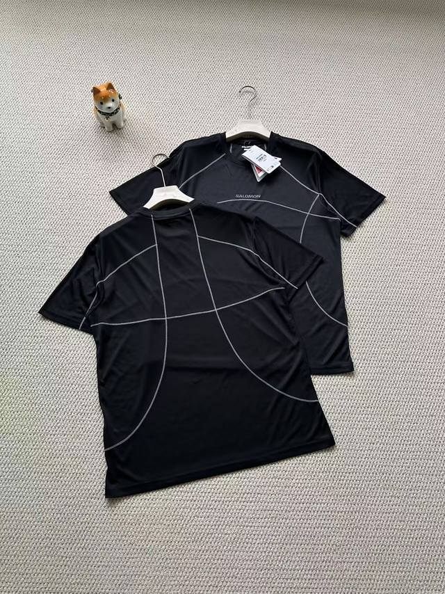 报单款号06101。 Salomon 萨洛蒙 Radiant Ss Tee M Outdoor系列 户外圆领休闲舒适短袖T恤 ！ 速干透气面料，轻盈有型！全身明