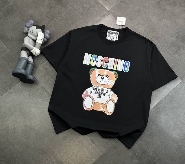 潮牌Moschino 莫期奇诺小熊短袖T恤宽松，版型 上身超显瘦 胸前简约大气斑驳熊印花 采用进口热，转印 效果栩栩如生 区分印花版本 百洗不掉 呈现最佳的色泽