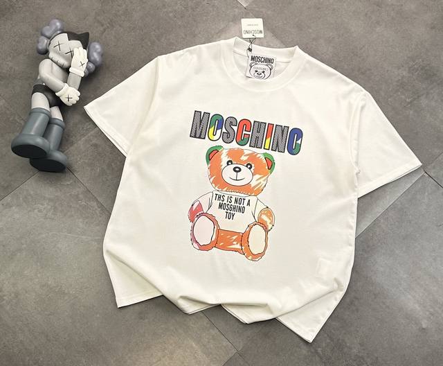 潮牌Moschino 莫期奇诺小熊短袖T恤宽松，版型 上身超显瘦 胸前简约大气斑驳熊印花 采用进口热，转印 效果栩栩如生 区分印花版本 百洗不掉 呈现最佳的色泽