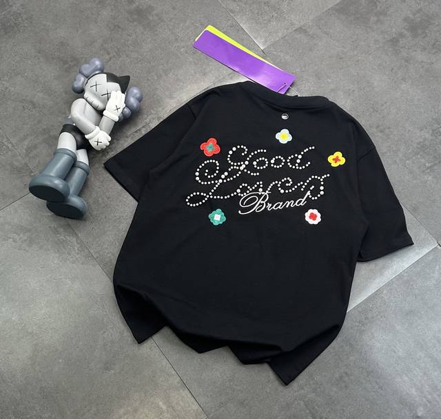 潮牌 Goodbrand高品珍珠刺绣点缀情侣款短袖T恤！ ：240G双纱潮牌专用棉，纹理清晰，质感满满，同缸定染1×1无色差精密纯棉螺纹，层搭叠穿，自留好货，强