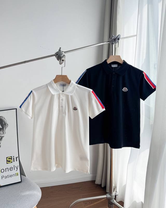 供 顶级复刻 Moncler蒙口官网同步上新 织带标识印花翻领Polo衫 -采用原版Zp一致定制索罗娜双珠地面料 螺纹同缸定染对格对纹零色差 Yb一样克重250