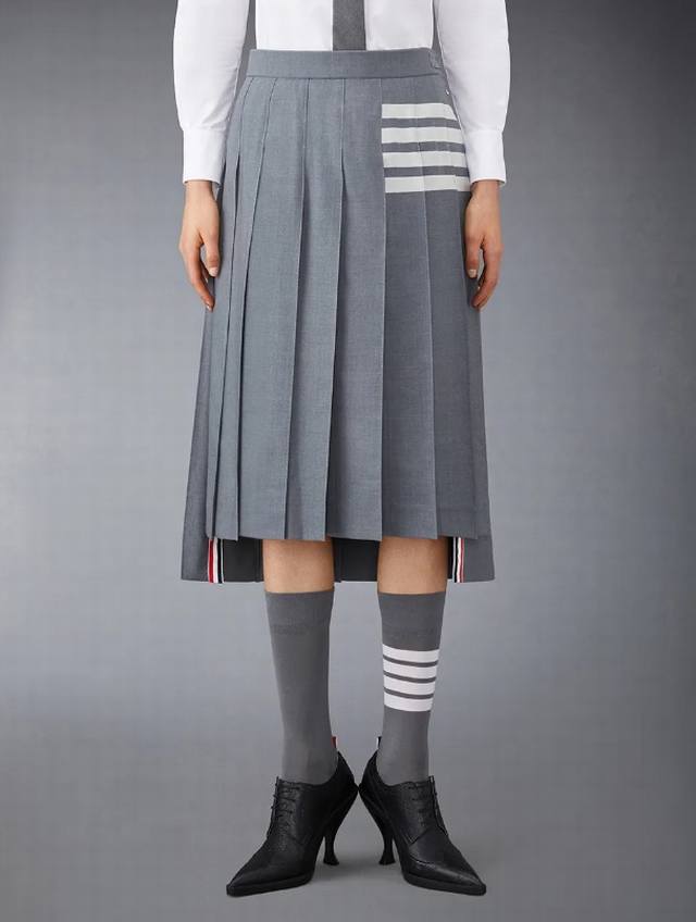 Tb灰色四道杠经典长裙 D12 Thom Browne .汤姆布朗 正品起版 品质Tb四条杠前短后长开叉经典短裙 圆形红白蓝拉链头 面料采用高档免烫西装面料 里