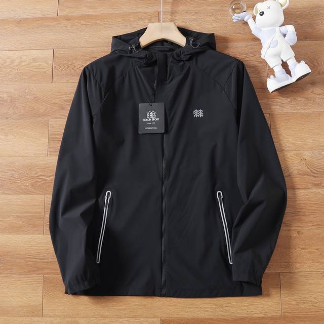 供 Kolon Sport可隆男子户外休闲Tricot针织凉感防晒衣运动夹克外套皮肤衣！ 使用高弹力经编面料的针织立领夹克，吸湿透气，轻薄防晒！ 面料具备凉感以