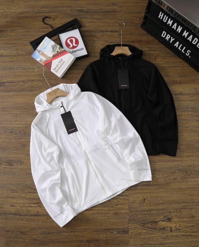 Lululemon露露乐蒙 Fast And Free 系列 纯色拉链连帽运动夹克，防紫外线轻薄防晒衣 薄如蝉翼，轻量化 速干透气面料 简直是为复而生的一款防晒