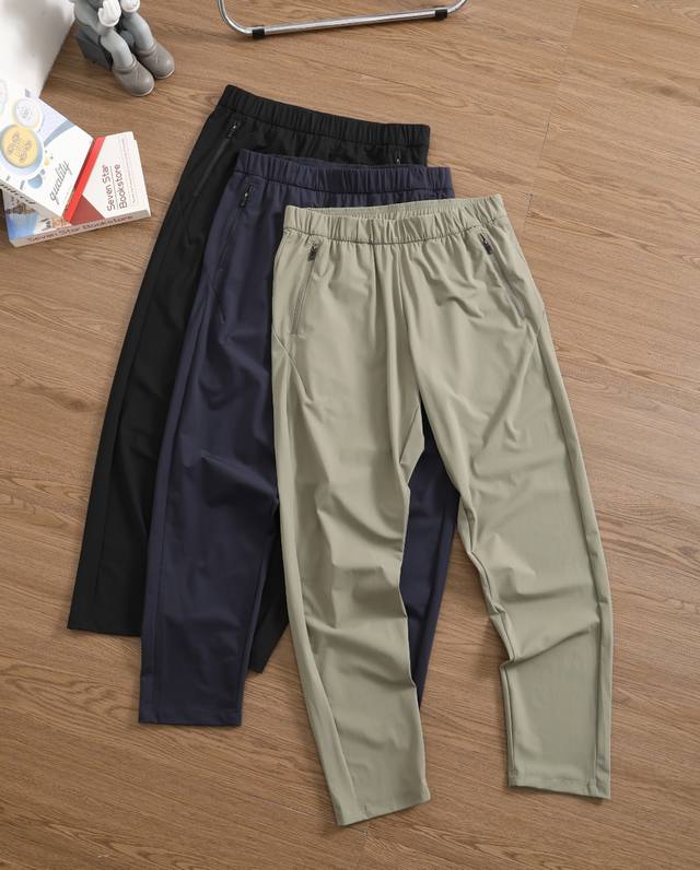 新款上新 品牌：露露乐蒙 Lululemon 尺码：M-L-Xl-Xxl-Xxxl 颜色：黑色-藏青-绿色 类型：轻量速干户外休闲长裤 材质：速干透气弹力科技面