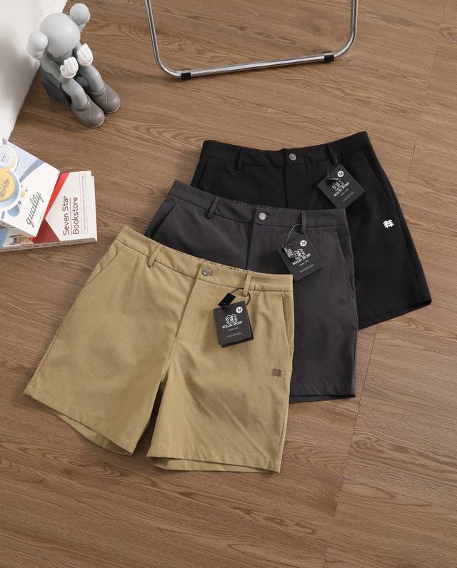 新款上新 品牌：可隆 Kolon Sport 尺码：S-M-L-Xl-Xxl 颜色：黑色-灰色-卡其 类型：轻量速干户外休闲短裤 材质：科技速干聚酯面料 裤长：