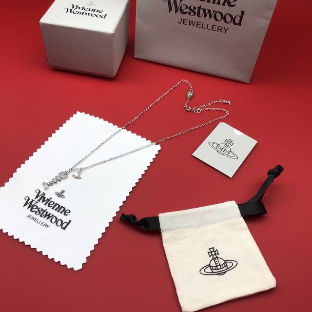 Vivienne Westwood西太后项链顶级最高版本』 重磅来袭通过关系搞到一批海关扣押的西太后项链 全球最火的款式之一 可以承载岁月的经典之作 永不过时