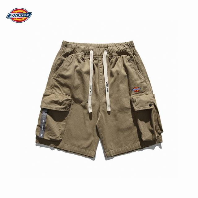 上新 Dickies迪克斯 专柜品质 全棉水洗立体袋工装潮流短裤 采用100%棉水洗面料，立体裁剪，前后大工装口装，上身潮流有型，重工制作，手感柔软，不掉色。两
