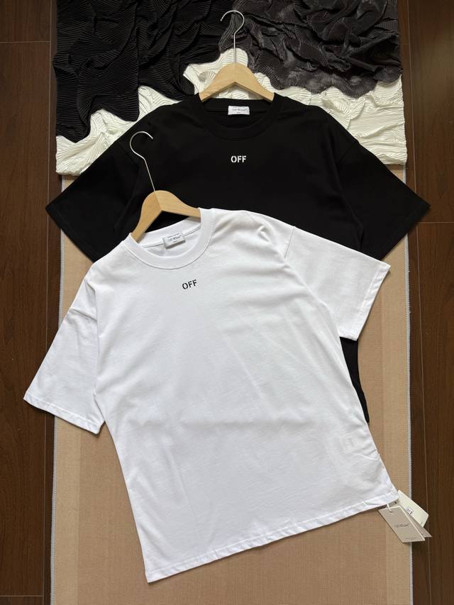 Off-White 涂鸦箭头 高街宽松圆领短袖T恤 颜色：黑色、白色 尺码：S-Xl 面料：260克定制双纱高密度纯棉面料 工艺: 整件衣服采用精密压花，三针五