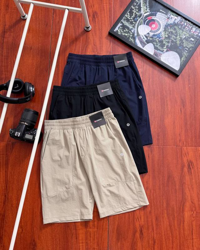 供 原单品质 Lululemon 露露梭织休闲运动短裤 男士日常通勤搭配，科技与工艺结合，满满的细节，Lululemon男士休闲运动短裤！经典时尚款，客供格子梭