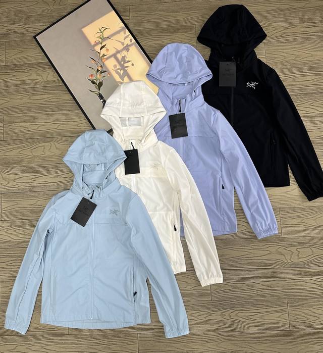 女款Arc'teryx 始祖鸟四色刺绣小Logo情侣皮肤衣防晒外套 机能薄型夹克小冲锋衣皮肤衣防晒衣！ 鸟家防晒衣最新款，夏季必备！ 防晒指数50+认证款！高端