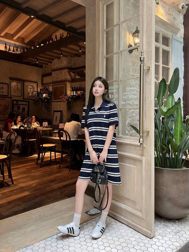 Ralph Lauren 拉夫劳伦Rl小马刺绣条纹Polo翻领短袖连衣裙 款号：25670706189 颜色：藏蓝色 尺码：Sml S码80-95斤 M码95-