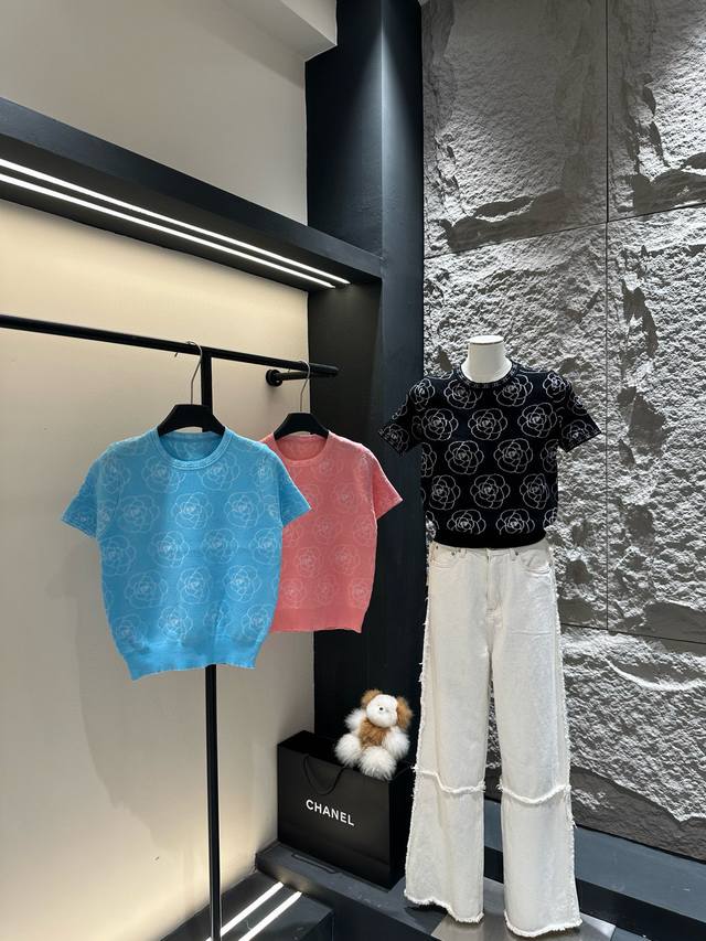Chanel香奈儿小香山茶花提花针织短袖 款号：25670106184 颜色：蓝色 粉色 黑色 尺码：均码 80-125斤