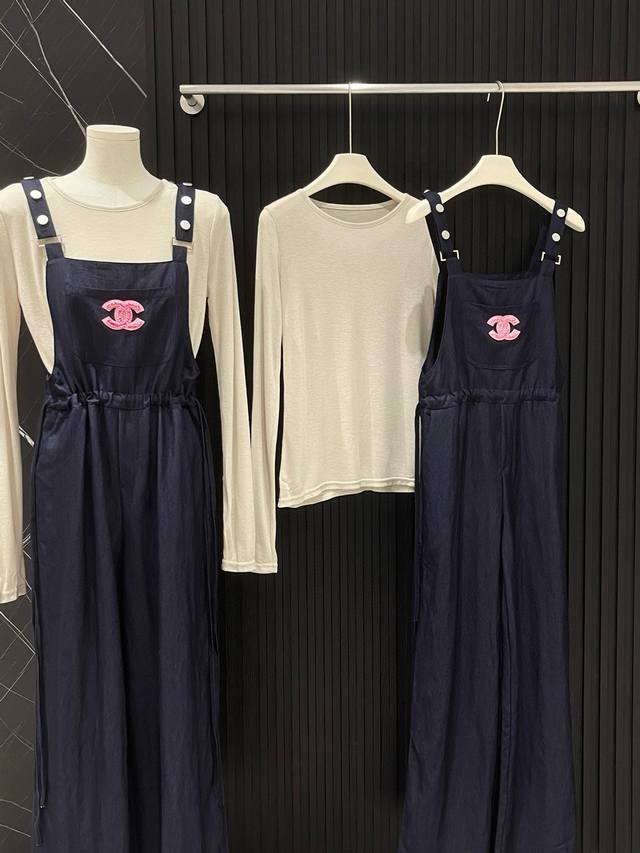 Chanel香奈儿小香口袋双C刺绣阔腿背带裤面膜长袖T两件套套装 款号：2567 6169 颜色：图片色 尺码：均码 80-125斤
