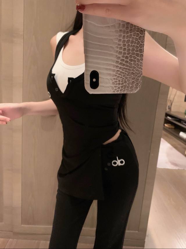 Alo字母印花超有设计感三件套套装 款号：2567 6167 颜色：黑色 灰色 尺码：Sml S码80-95斤 M码95-110斤 L码110-125斤
