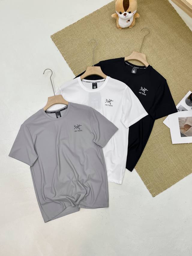 Arc'teryx 始祖鸟 夏季新款胸前小Logo速干T恤 -三色可选，经典百搭永不过时系列，绝佳夏季出行穿搭必备百搭单品 热度款Tee！潮男潮女必备单品！可随