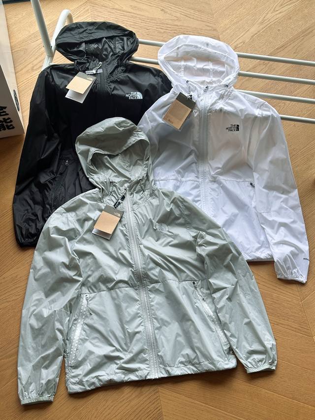 供 Thenorthface北面 户外防晒防泼水防晒皮肤衣 灰色 白色 黑色 S~Xl 定制Windwall防风防泼水Upf70防晒面料，高密度物理遮挡紫外线屏