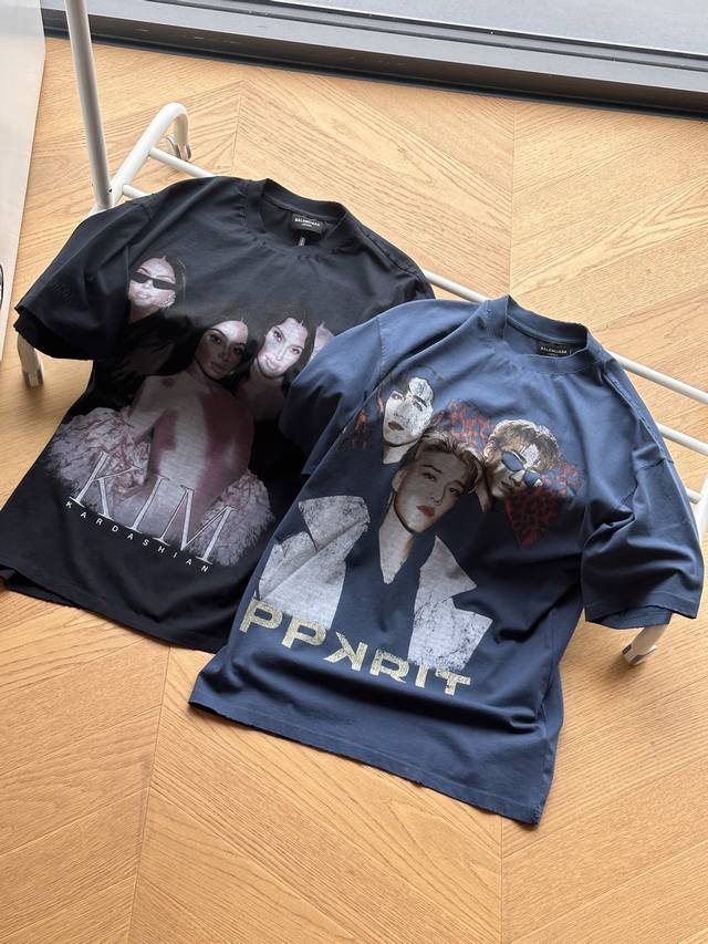 供 Balenciaga 巴黎世家 25Ss 艺术人像 短袖Tee顶级版本 1 2 3码 黑色 蓝色 原版定织定染面料 ，水洗做旧破坏工艺 手感柔软舒适顺滑，印