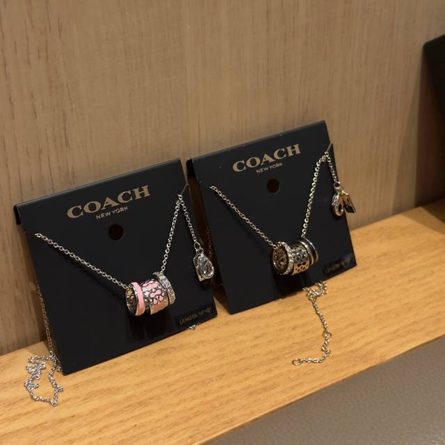 蔻驰Coach宽版三环项链，设计太走心了宝格丽平价替代,环圈密镶水晶子超闪简单气质款，国内官网1700+，项链吊坠可以拆下来，单独佩戴。一条项链7种戴法两色 全