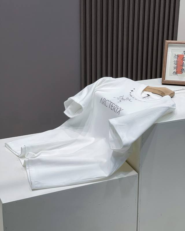 顶级版本 认准330G高克重 Arc'teryx 始祖鸟领标款夏季新款宽松情侣款短袖T恤 款号：C7037 颜色: 黑色 白色 细节版本一比一复刻 重磅专柜最新