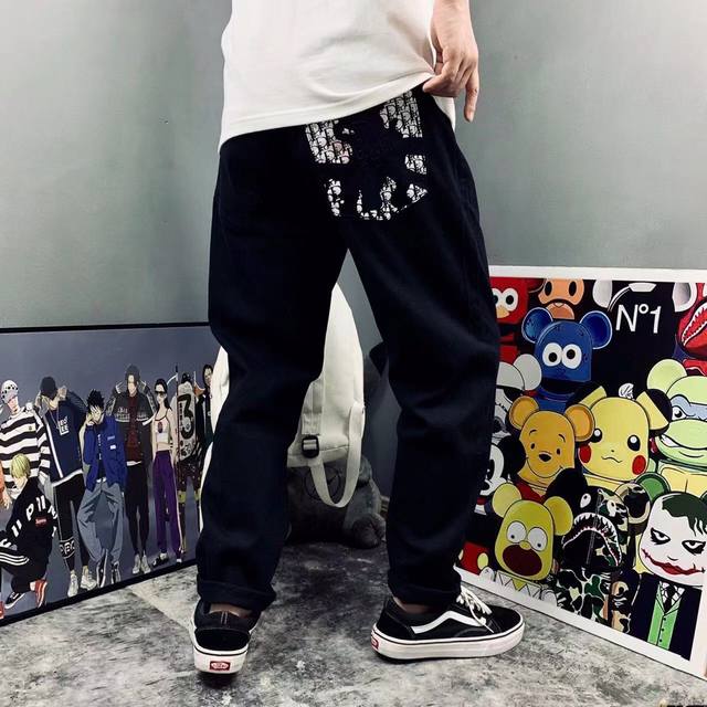 Dior迪奥钢印Logo重工皮标水洗牛仔长裤 男女同款 面料柔软细腻舒适 重磅专柜最新款！走一波！绝对私房牛货！官网柜子同步火爆在售！后侧印花摸起来手感立体有型
