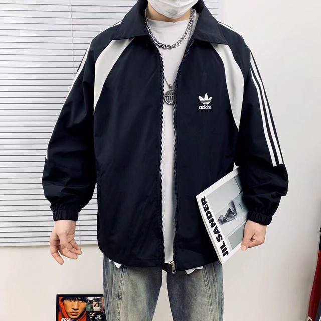 上身细节图# Adidas阿迪达斯三叶草拼接复古夹克男女同款 搭配情侣更赞哦 ｜超级推荐｜超人气单品Ins小红书热门爆款情满怀满 绝细对节多到让你怀疑人生 真心