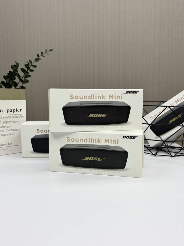 性价比之王，最经典的款式！Bose 博士 Soundlink 蓝牙音响！且买且珍惜！原装外贸订单，顶级音响技术，超级震撼！ 小身材大能量，被动双膜共振技术，低音