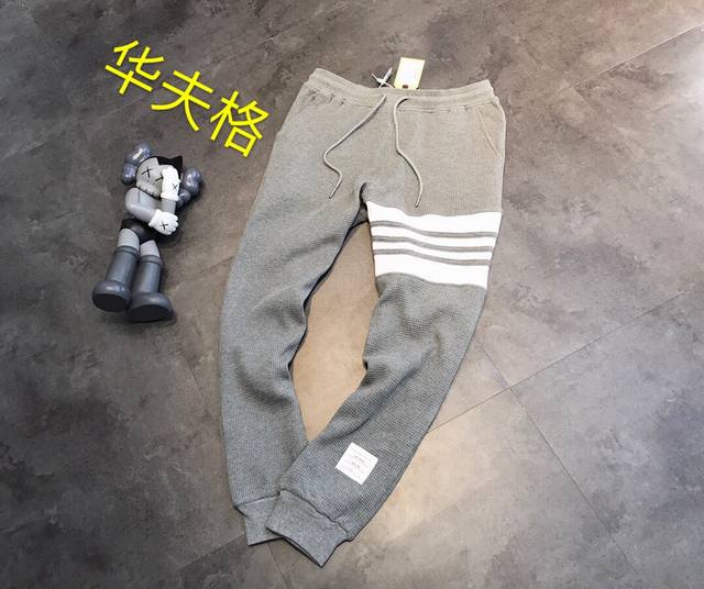 潮～22Ss早春款最高版本原标Tb华夫格色织面料长裤 华夫格的不用太过介绍了必入款 面料颜色原版色定织定染出来的 选用纯棉的纱线织布 不是那种廉价的涤纶面料 纯
