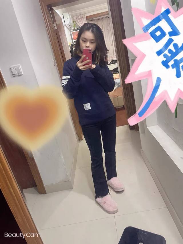 潮~原标Tb圆领色织卫衣 面料全部原色定织定染 袖子上面的经典四道杠全部色织出来的 区分普通胶印版本 配色纯棉螺纹底边 脖领条经典彩条 衣服下摆左右全部彩色贝壳