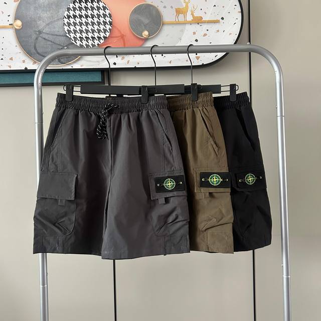 Stone Island 石头岛工装口袋短裤 甄选品质 实拍可见 面料采用高品质正品纯棉工装面料 清凉面料 面料上身舒服 当季必备 版型超正 拒绝臃肿 面料质感