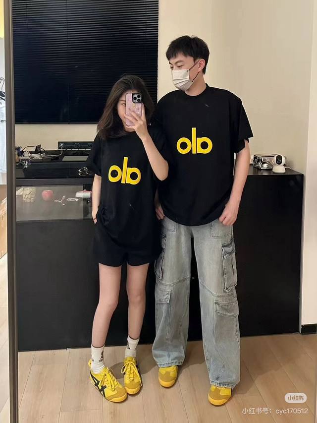 高品质 品名：Alo 25Ss 新款限定版 字母发泡印花宽松男女同款圆领纯棉短袖T恤 版型；宽松版 面料：330G全棉精梳棉 颜色： 黑色-白色 尺码M-L-