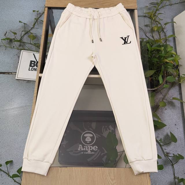 上新 款号：Zsf26017 顶级版本 2025新款Louis Vuitton路易威登Lv贴皮刺绣Logo图案绣花休闲情侣纯棉长款卫裤，面料高版本高品质，网红明