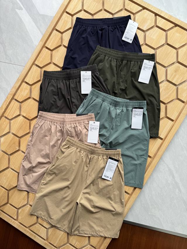 Lululemon露露夏季男子速干运动健身短裤五分裤 品名：Lulu短裤 颜色：宝蓝色 军绿色 深灰色 绿色 粉色 卡其 尺码：M～2Xl 告别夏季臀部出汗，给