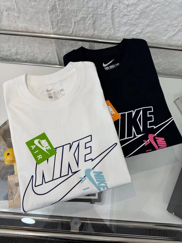 Nike 耐克胸前彩色大勾子印花情侣圆领短袖T恤 男女同款 -面料采用260G纯棉面料，达到透而不露的黄金平衡点，完美规避透视尴尬，成衣尺寸稳定，多次机洗仍能保