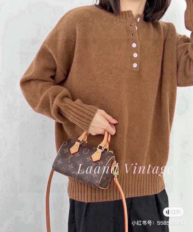 Lv Nano Speedy 16 枕头包 Lv王炸款，一只可以背一辈子却依旧时髦的包谁不爱？老花经典不过时，耐磨性还特别好，又实用，单凭这些就足够让人着迷了。
