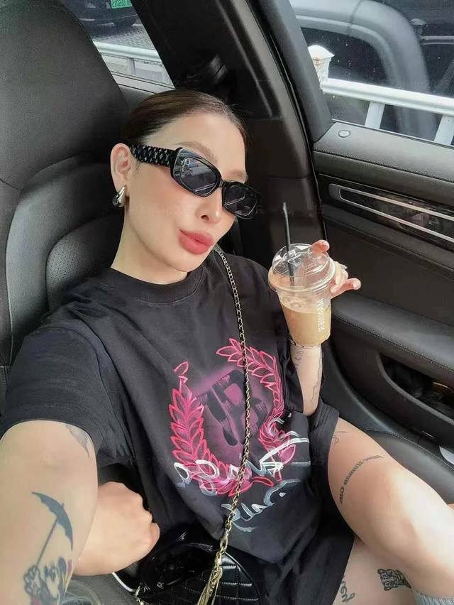 上新 Balenciaga巴黎世家重工渐变麦穗涂鸦短袖T恤 黑粉色太爱了Blackpink甜酷甜酷的～ 财阀大小姐穿搭：轻松Get贵气千金感！ Blcg渲染麦穗