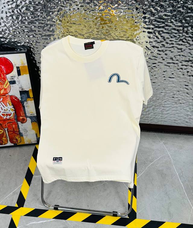 Evisu 福神25夏季新款印花休闲宽松情侣款 短袖T恤D1069 细节:版本一比一复刻，吊牌 领标 水洗。 面料：采用40织双纱280克面料，原版1:1高克重