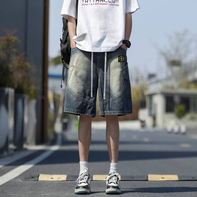 Stone Island 石头岛美式牛仔短裤， 男女同款 ，海外限量款纯色五分裤，25Aw石头岛最新款，简约大方日常通勤首选，辨识度更高，宽松廓型 ，男女都可驾