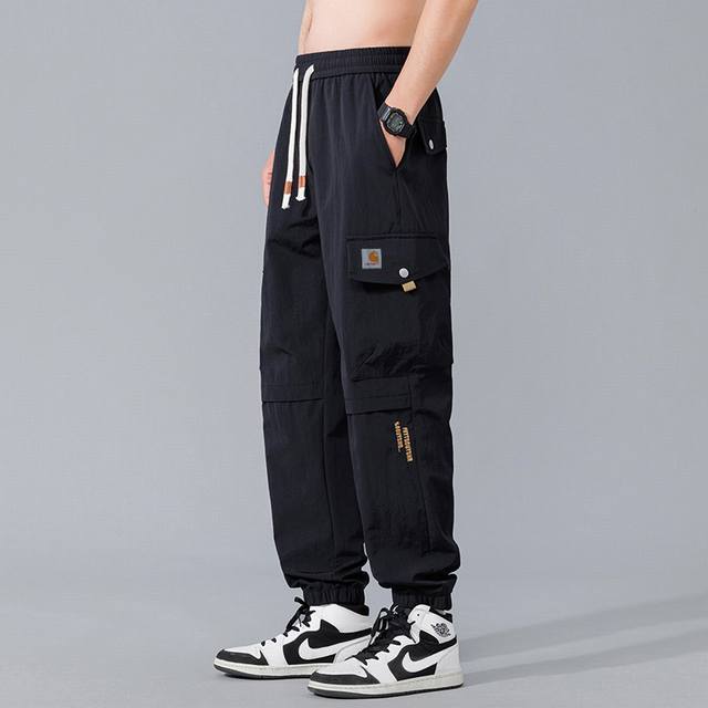 Carhartt日系工装裤 Carhartt 卡哈特爆款日系工装长裤直筒裤，经典直筒裤型，宽松的版型，对于腿部的修饰特别Nice，满足日常需求同时丰富裤子的细节