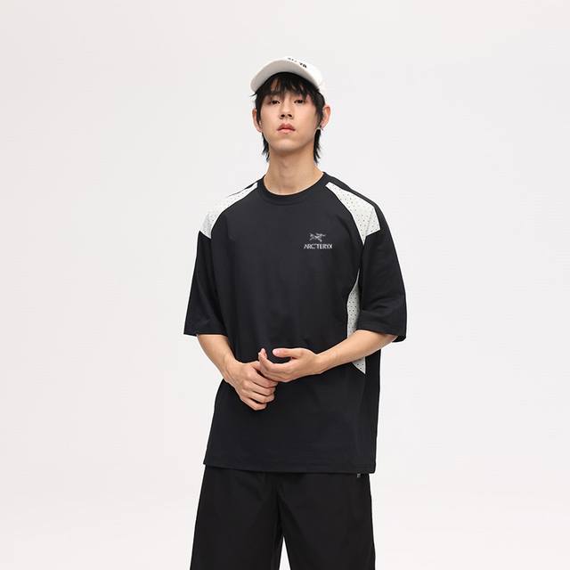 Arc’Teryx 始祖鸟官网款T恤，男女同款，凉感透气轻盈，感受夏日清新，采用凉感纤维纱线，面料凉感值≥0.15具有出色的吸湿排汗功能，高效防紫外，持久抑菌，