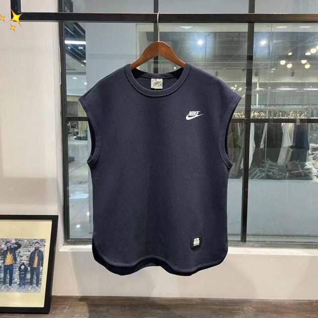 上新 耐克Nike夏新品美式复古华夫格纯色运动背心宽松大码外穿无袖T恤坎肩式背心 这款运动背心专为训练打造 采用由X-Static技术舒适伸展遇汗水不易粘腻肌肤